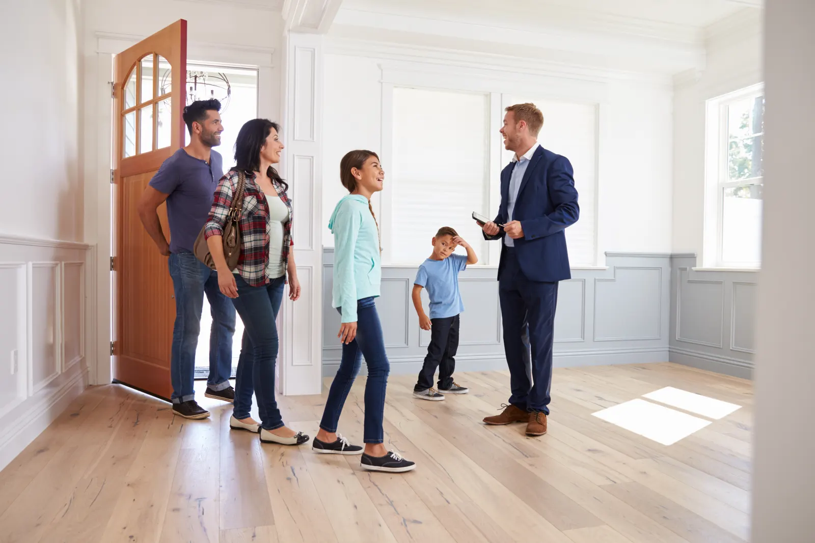 A local real estate agent showing a home to a family in Sunnyvale, CA